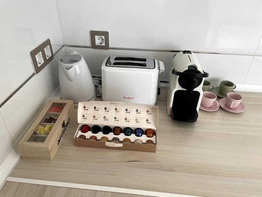 Cozy 2 Bedroom Apartment With Patio Μαδρίτη Εξωτερικό φωτογραφία
