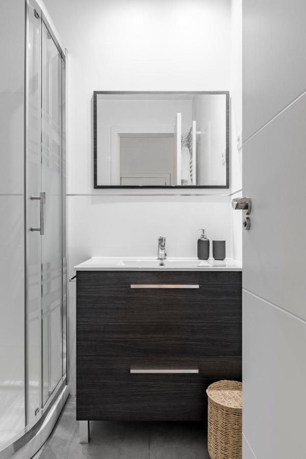 Cozy 2 Bedroom Apartment With Patio Μαδρίτη Εξωτερικό φωτογραφία