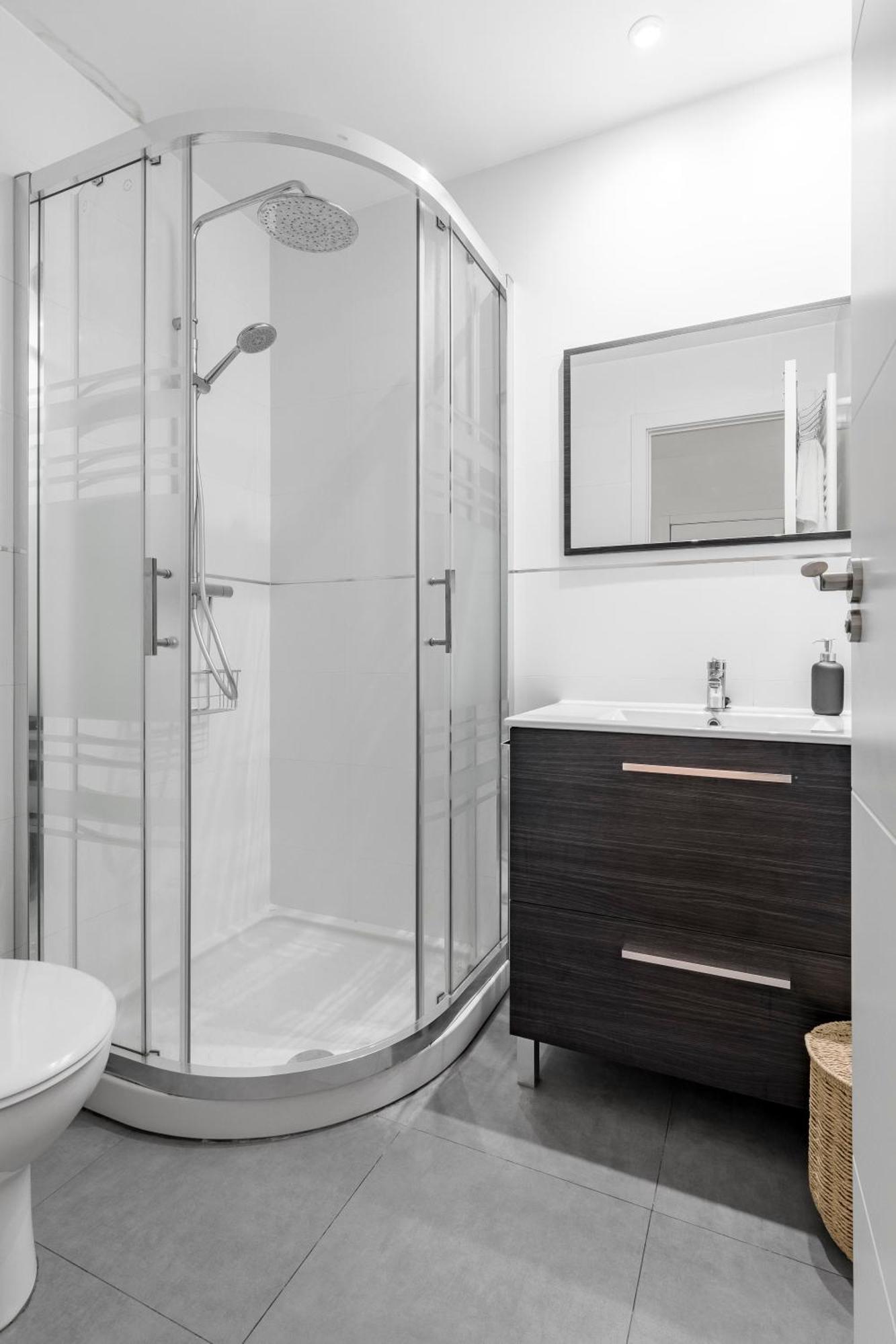 Cozy 2 Bedroom Apartment With Patio Μαδρίτη Εξωτερικό φωτογραφία