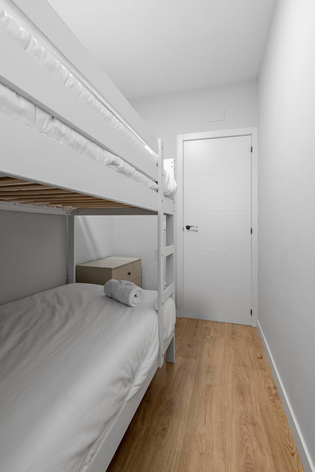 Cozy 2 Bedroom Apartment With Patio Μαδρίτη Εξωτερικό φωτογραφία